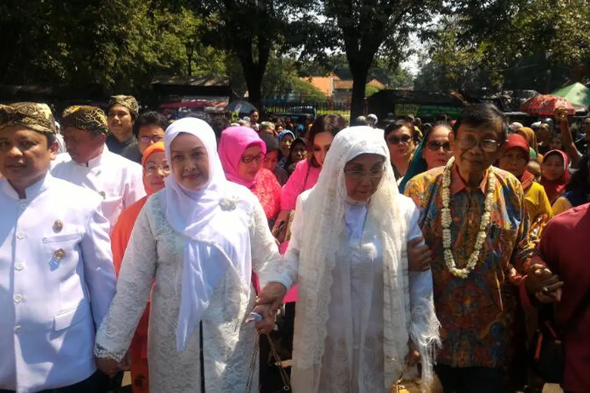 Nani Wijaya dan Ajip Rosidi