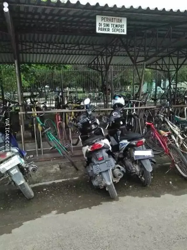 8 Potret Nyeleneh Parkiran Sepeda, Ada Hewan Penunggu yang Bikin Bergidik