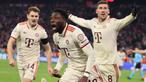 Pemain Bayern Munchen, Alphonso Davies melakukan selebrasi setelah mencetak gol kemenangan timnya ke gawang Celtic dalam laga leg 2 babak play off Liga Champions 2024/2025 di Allianz Arena, Munchen, Jerman, Rabu (19/02/2025) WIB. (AFP/Alexandra Beier)
