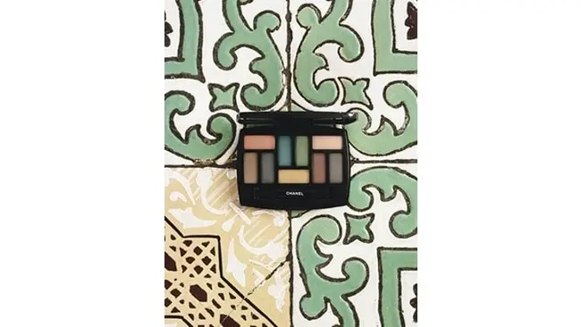 Melansir koleksi makeup musim Spring/Summer 2018 mendatang, Chanel terinspirasi dari keindahan Napoli. (Foto: Chanel. Dok)
