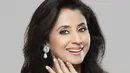 Urmila Matondkar memulai debutnya pada tahun 1980. Saat ini, ia sudah berusia 43 tahun dan masih tetap terlihat cantik menawan. (Foto: thefamouspeople.com)