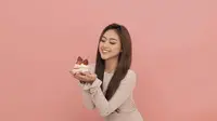 5 Pesona Sisca Saras di Pemotretan Spesial Ulang Tahun, Kenakan Gaun Warna Nude Penuh Pesona