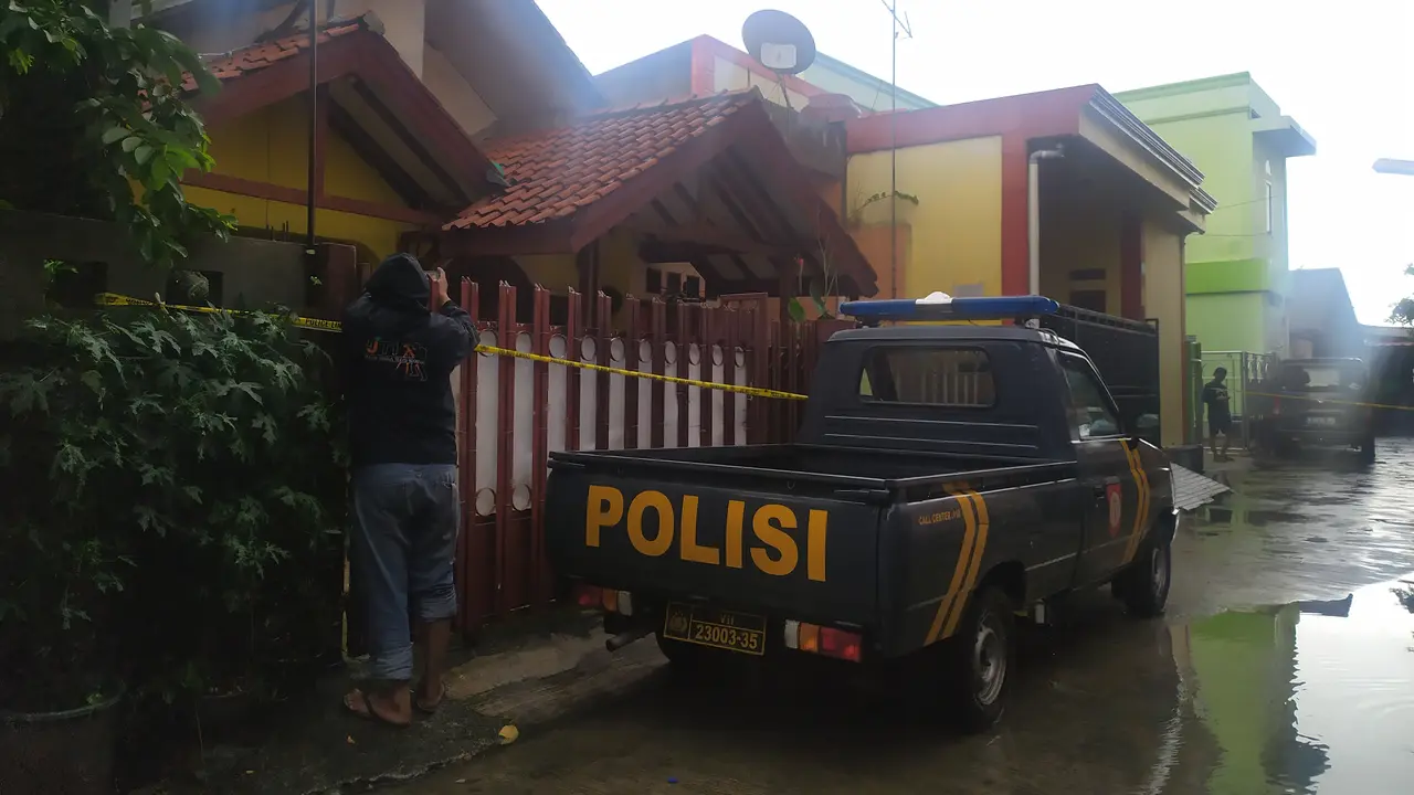 TKP Penemuan 2 Jasad Wanita Dicor di Bekasi