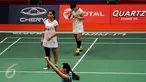 Pebulutangkis ganda putri Indonesia, Greysia Polii/Nitya tertunduk usai dikalahkan Tian Qing/Zhao Yunlei (Tiongkok) di Total BWF World Championships 2015, Jakarta, Sabtu (15/8/2015). Greysia/Nitya kalah 8-21, 16-21. (Liputan6.com/Helmi Fithriansyah)