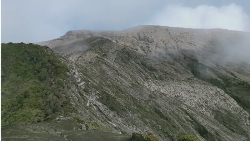 Menyusuri Jalur Pendakian Gunung Kerinci yang Sarat Misteri