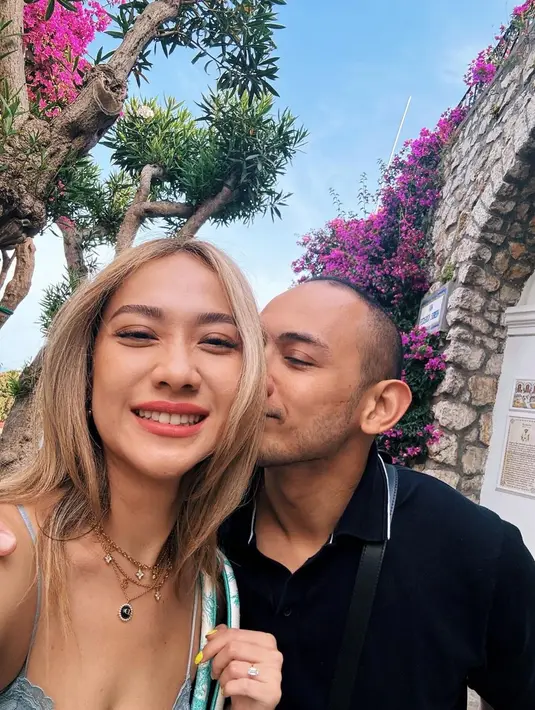 "Dan aku ingin meminimalisir (risiko) agar hidup lebih lama dengan Noah," ujarnya. [Foto: Instagram/itsmebcl]