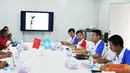 Citizen6, Marjayoun: Kedatangan Komandan Satgas Indobatt beserta rombongan diterima di ruang rapat oleh Komandan Chinmed beserta perwira staf jajarannya. (Pengirim: Badarudin Bakri)