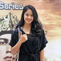 Ditemui saat press preview sinetron produksi SinemArt, Sabina sangat antusias dan tak sabar ingin menyaksikan aktingnya. Apalagi, Saur Sepuh The Series merupakan debut perdananya di industri sinetron tanah air. (Adrian Putra/Bintang.com)