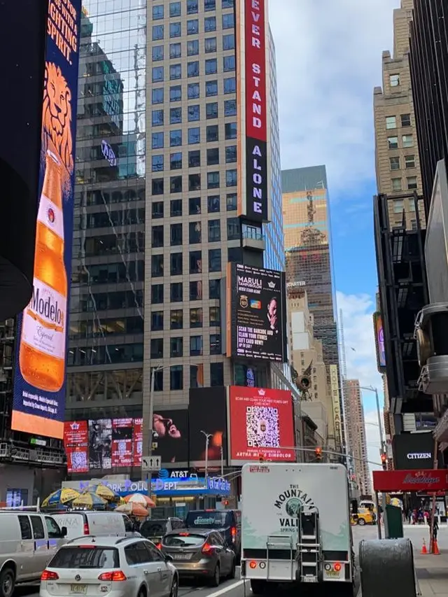 Videoklip lagu Maruli Tampubolon di layar LED raksasa pusat bisnis terkenal Amerika Serikat di New York City, Times Square (ist)