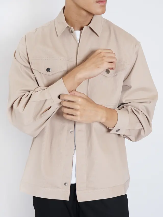 5 Rekomendasi Outfit yang Cocok Digunakan di Musim Hujan