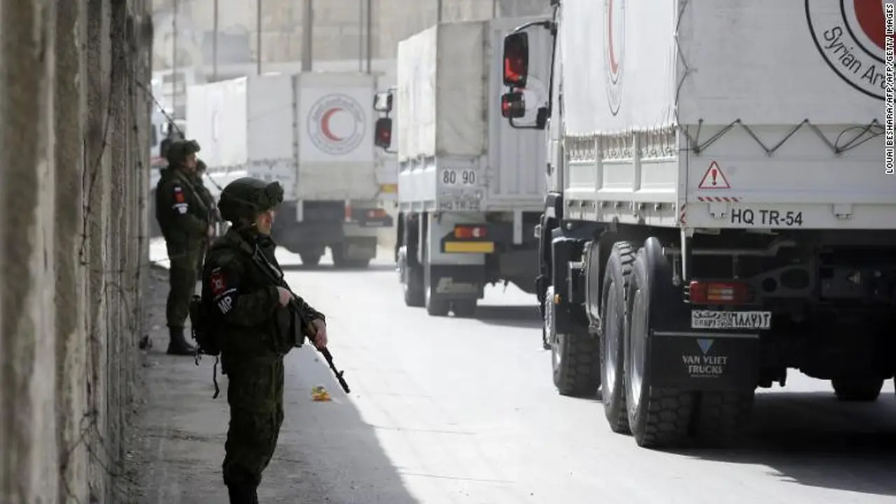 Truk pembawa bantuan kemanusiaan untuk Ghouta Timur, Suriah (Louiai Beshara/AFP PHOTO via CNN)