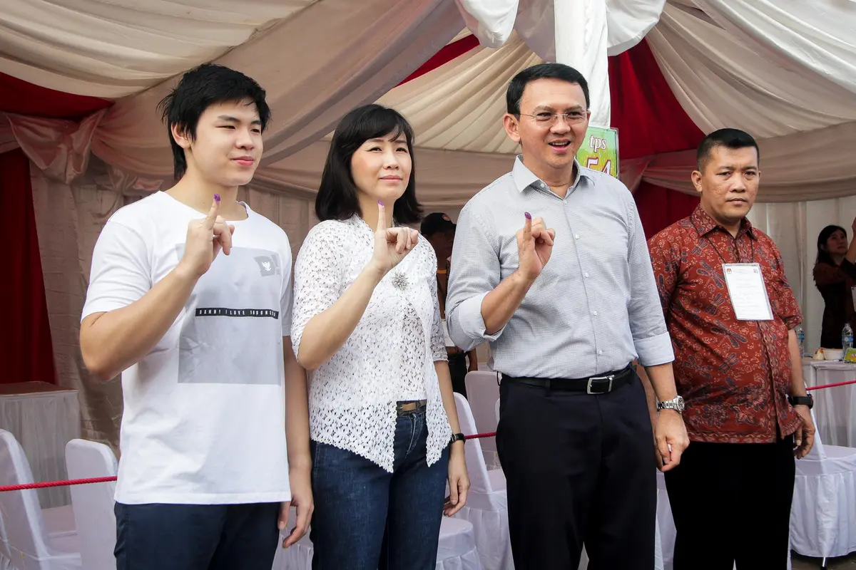 Basuki Tjahaja Purnama atau Ahok dan keluarga usai mencoblos (Liputan6.com/Delvira Hutabarat)
