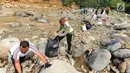 Suasana kegiatan aksi bersih sungai di kawasan aliran Sungai Ciliwung, gadog, Bogor (20/9). Aksi bersih sungai dalam rangka HUT lalu lintas ke-63. (Merdeka.com/Arie Basuki)