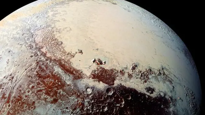 24 Agustus 2006: Pluto Bukan Tak Lagi Berstatus Planet