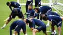 Penyerang Prancis, Kylian Mbappe, mengikuti sesi latihan jelang laga UEFA Nations League di Paris, Senin (7/9/2020). Pemain muda PSG itu akan absen melawan Kroasia karena dinyatakan positif terjangkit COVID-19. (AFP/Franck Fife)