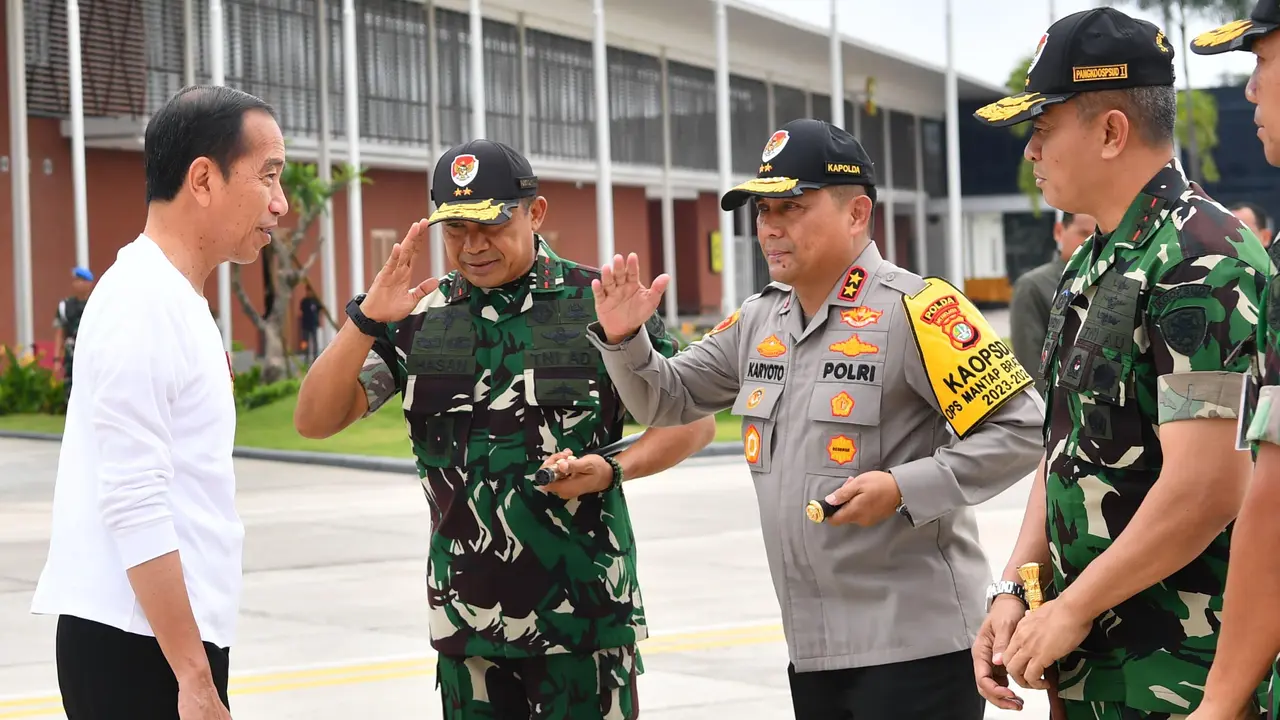 Presiden Joko Widodo (Jokowi) bertolak menuju Provinsi Gorontalo untuk melakukan kunjungan kerja (kunker) pada hari ini, Minggu (21/4/2024).