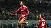Pemain Liverpool, Dominik Szoboszlai, melakukan selebrasi setelah mencetak gol ke gawang Inter Milan pada matchday 6 fase grup Liga Champions 2025/2026 di Stadion Giuseppe Meazza, Rabu (10/12/2025) dini hari WIB. (AP Photo/Luca Bruno)