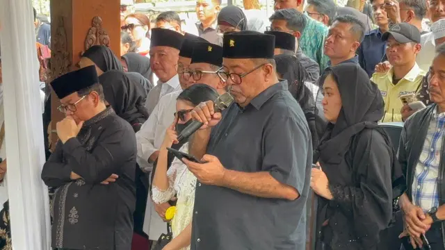 Rano Karno di Pemakaman Guruh Soekarnoputra