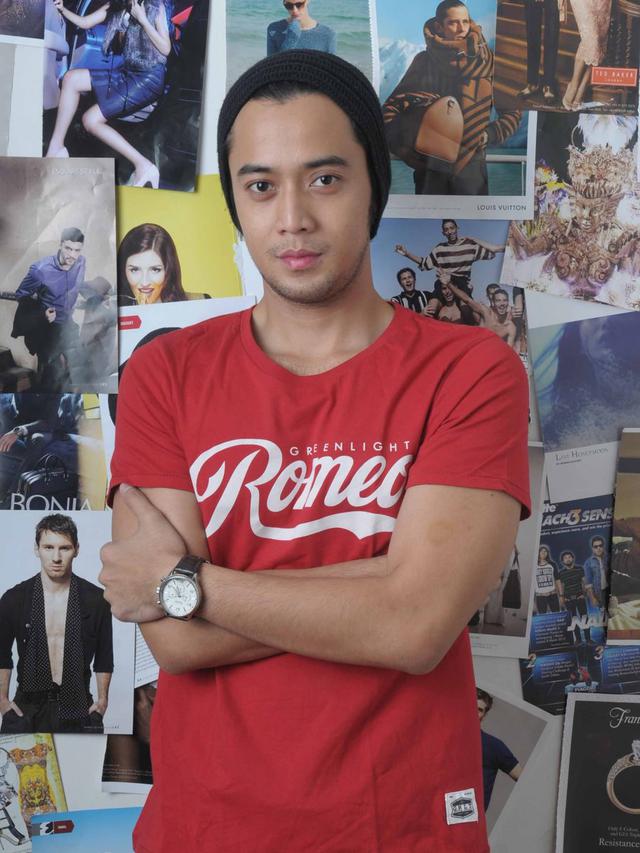 Potret Gaya Kriss Hatta yang Selalu Tampil Simple