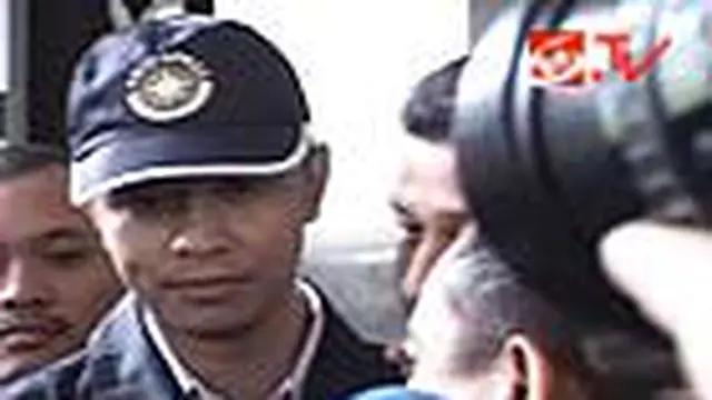 Kado Pahit untuk Dhana Widyatmika