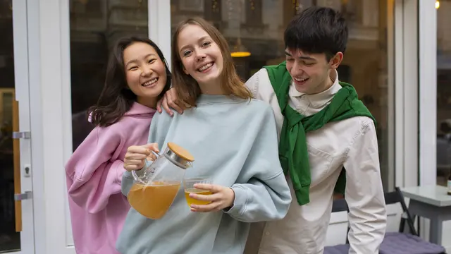 Pacaran atau Temenan? Ini Batasan yang Harus Kamu Sadari - 2