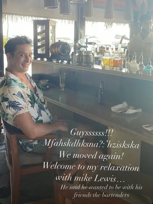 6 Momen Mesra Mike Lewis dan Janisaa Pradja Bulan Madu di Maldives