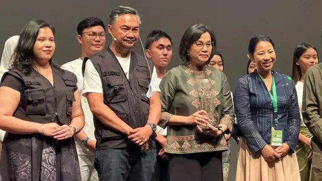Menteri Keuangan RI Sri Mulyani mendapat penghargaan "Climate Hero Award" dari FPCI di Indonesia Net-Zero Summit 2024, Jakarta, Sabtu (24/8/2024). (Liputan6/Benedikta Miranti)