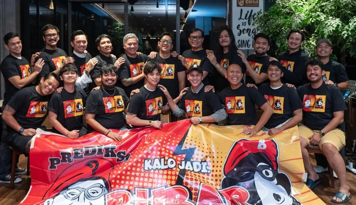 Momen keseruan buka bersama gabungan antara geng motor The Prediksi dan Bedain berhasil mencuri perhatian. Bukber gabungan tersebut berlangsung meriah dan penuh keceriaan dari para anggotanya yang merupakan komika dan juga sosok humoris. (Liputan6.com/IG/@andhiiikapratama)