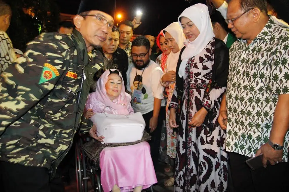 Istri Gus Dur, Sinta Nuriyah dalam kegiatan sahur bersama di Brebes (Liputan6.com/ Fajar Eko Nugroho)