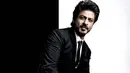 Saat masih usia 4 tahun, Shahrukh Khan terlibat perkelahian. Ia merontokan gigi lawannya, oleh karena itu orangtua anak tersebut tak terima sehingga ingin membunuh Shahrukh Khan kecil. (Foto: indiatoday.in)