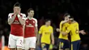 Pemain Arsenal tampak kecewa usai diimbangi Atletico Madrid pada laga semifinal Liga Europa di Stadion Emirates, Kamis (26/4/2018). Arsenal ditahan 1-1 oleh Atletico Madrid. (AP/Matt Dunham)