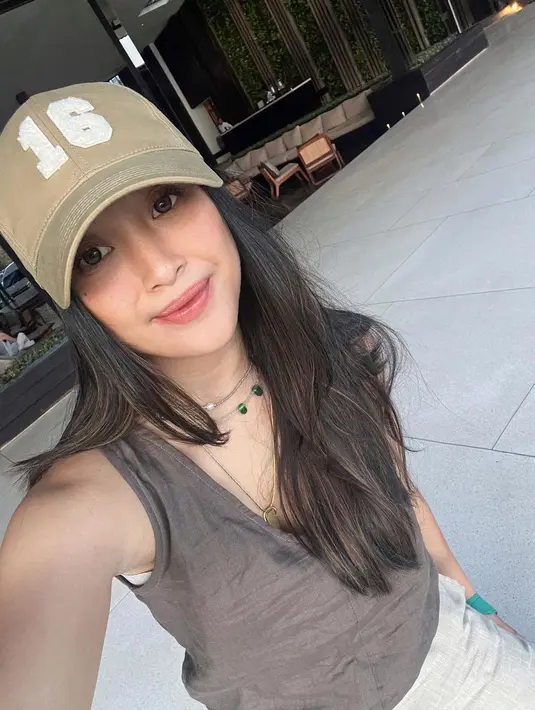 Lagu tersebut memiliki aransemen dan nuansa vintage, mirip lagu era 80an. [Instagram.com/afifahyusuf]