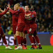 Selebrasi gol Mohamed Salah pada leg kedua babak perempat final Liga Champions yang berlangsung di Stadion do Dragao, Porto, Kamis (17/4). Liverpool menang 4-1 atas Porto. (AFP/Paul Ellis)