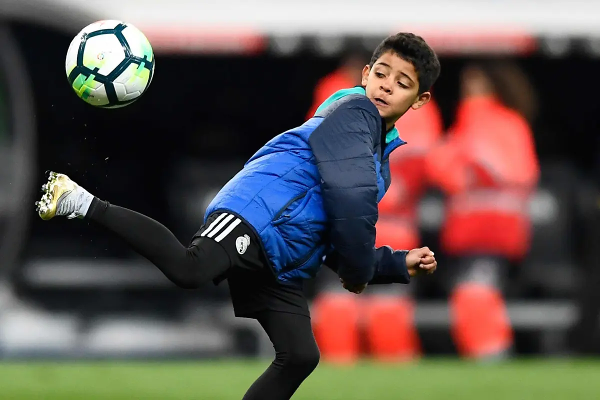 Saat Anak Ronaldo Pamer Skill di Bernabeu