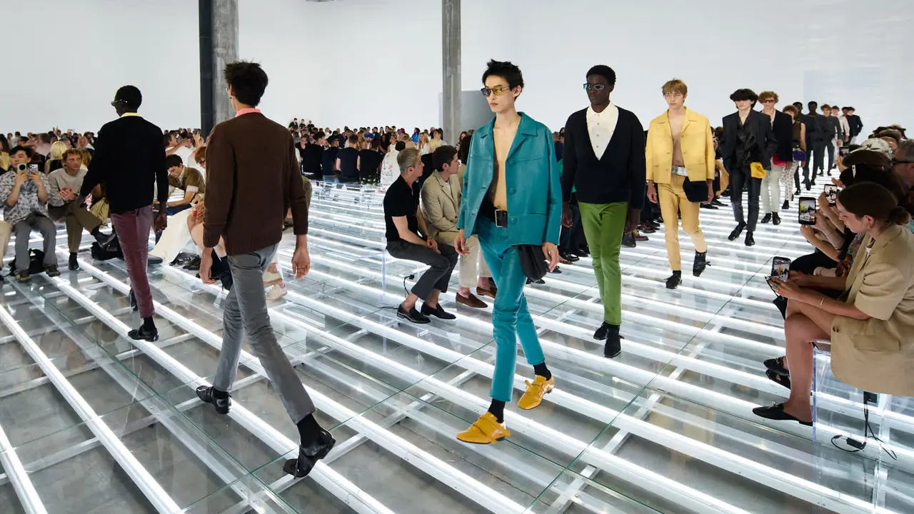 Miuccia Prada dan Raf Simons Kembalikan Esensi Berpakaian di Koleksi Menswear 'Clarity' Spring/Summer 2027