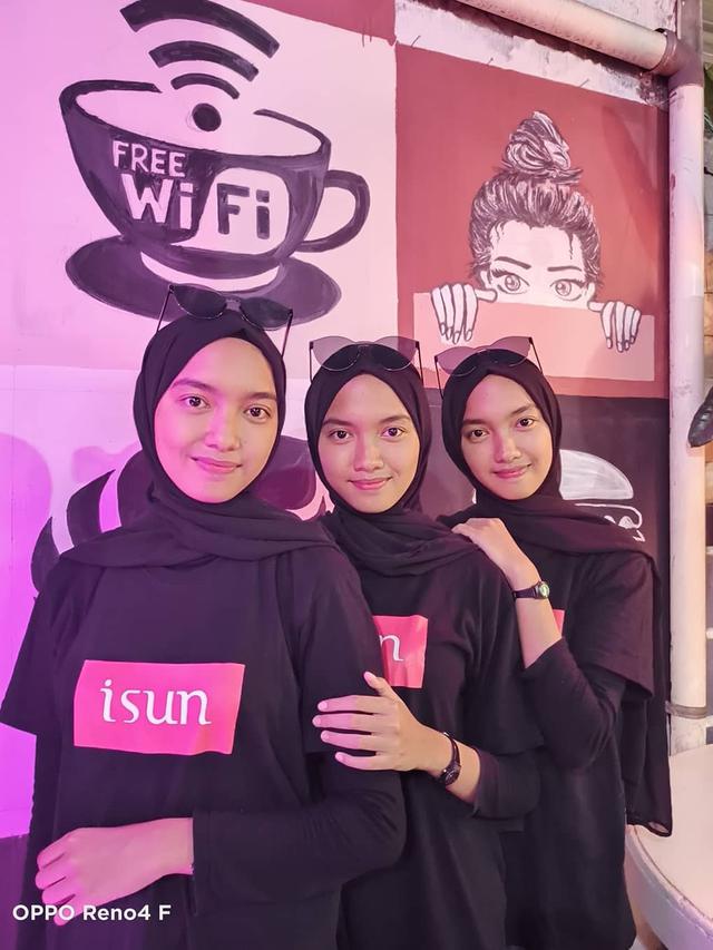 6 Potret Rizki Rizka Rizke, Gadis Kembar yang Viral Karena Dilamar Pria Kembar