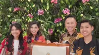 Merry Riana Berbaju Ulos Sadum Saat Bertemu Paus Fransiskus, Simbol Sukacita dan Mekarnya Harapan