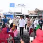 Presiden Joko Widodo (Jokowi) Sedang mengunjungi Pasar Cicaheum Kota Bandung Jawa Barat, Minggu (28/8/2022). (Dok. Biro Pers Sekretariat Presiden)