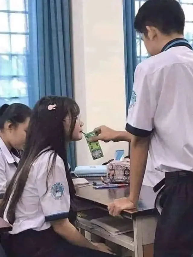 6 Potret Lucu Makan Disuapi Pacar Ini Bikin Senyum Malu