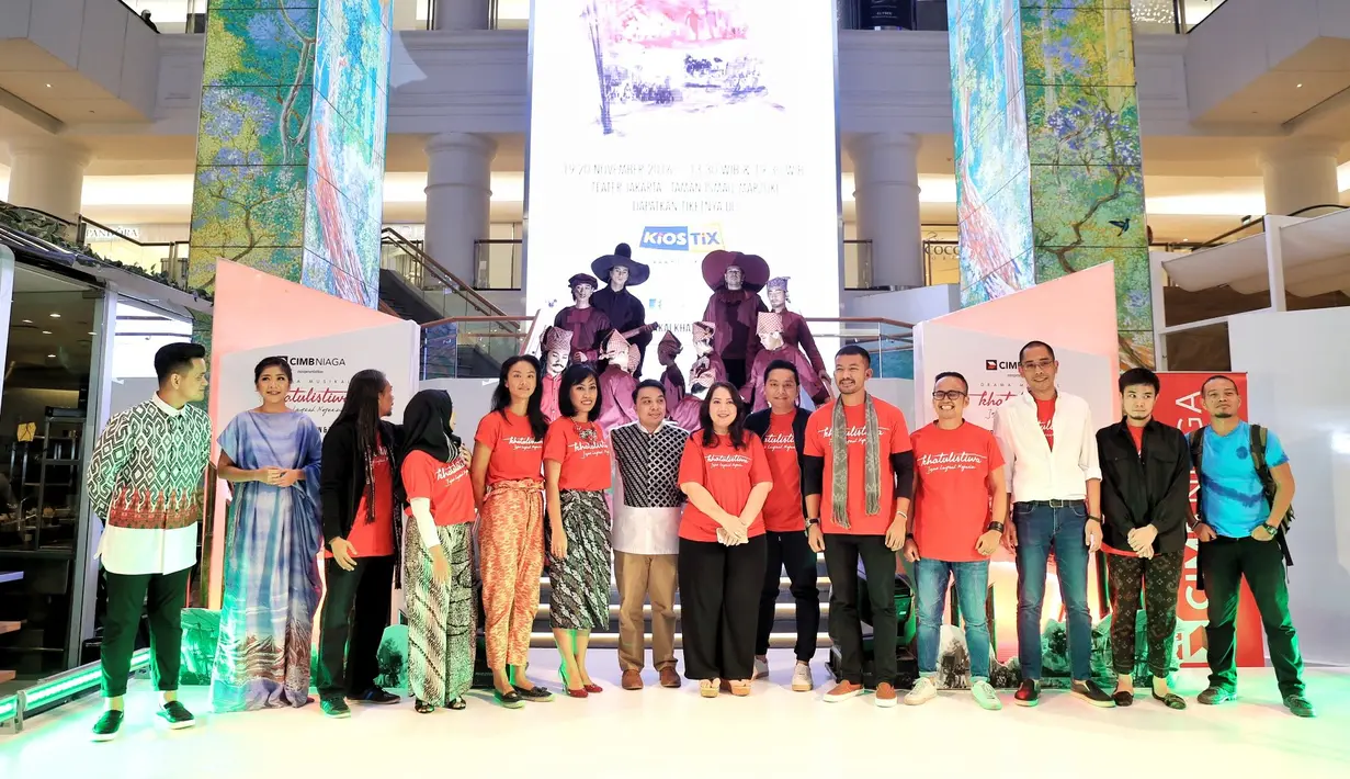 Drama musikal Khatulistiwa; Jejak Langkah Negeriku, akan dipentaskan pada 18-20 November 2016 di Teater Jakarta Taman Ismail Marzuki. Beberapa selebriti terlibat Epy Kusnandar, Sita Nursanti RSD, Kelly Tandiono, dan Tika Bravani (Adrian Putra/Bintang.com)