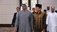 Presiden RI Jokowi dan Presiden UEA Mohammed bin Zayed Al Nahyan (MBZ) meresmikan Masjid Raya Sheikh Zayed di Solo, Jawa Tengah. (Foto: Biro Pers Sekretariat Presiden)