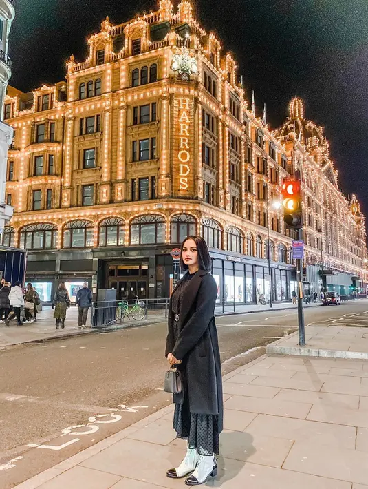 Sebagai ibu, Ririn pastinya senang melihat tumbuh kembang buah hatinya. Bahkan menurutnya tidak bisa lagi diungkapkan dengan kata-kata tentang anak-anaknya itu. (Instagram/ririnekawati)