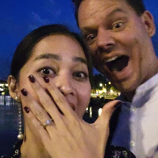 6 Momen Gracia Indri Dilamar Kekasih Bule di Belanda, Romantis Banget