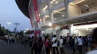 Warga menyerbu Stadion GBK jelang pembukaan Asia Para Games (Liputan6.com/Nafiyusl Qodar)