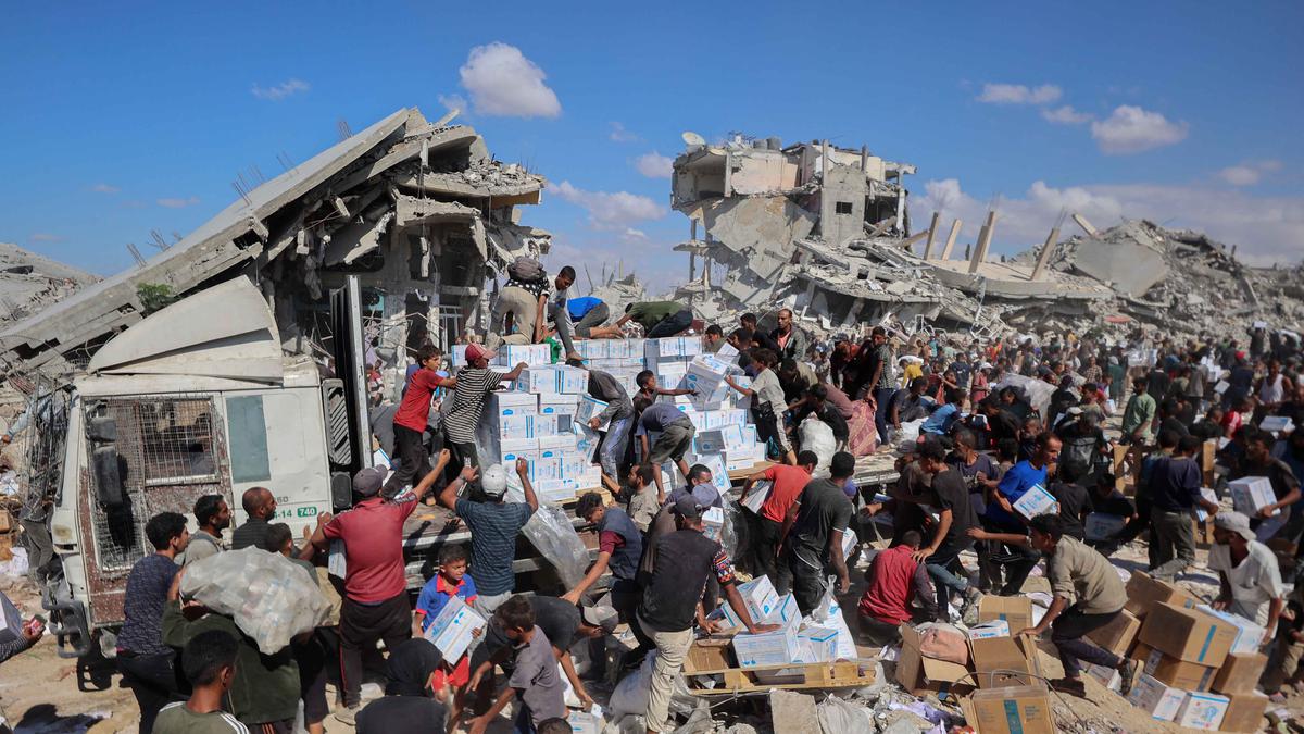 Di Tengah Gencatan Senjata, Warga Gaza Berebut Pasokan Bantuan