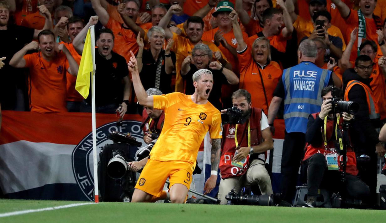 <p>Wout Weghorst tampil jadi penentu kemenangan Belanda atas Irlandia pada laga lanjutan Grup B Kualifikasi Euro 2024. De Oranje menang dengan skor 2-1. (Donall Farmer/PA via AP)</p>