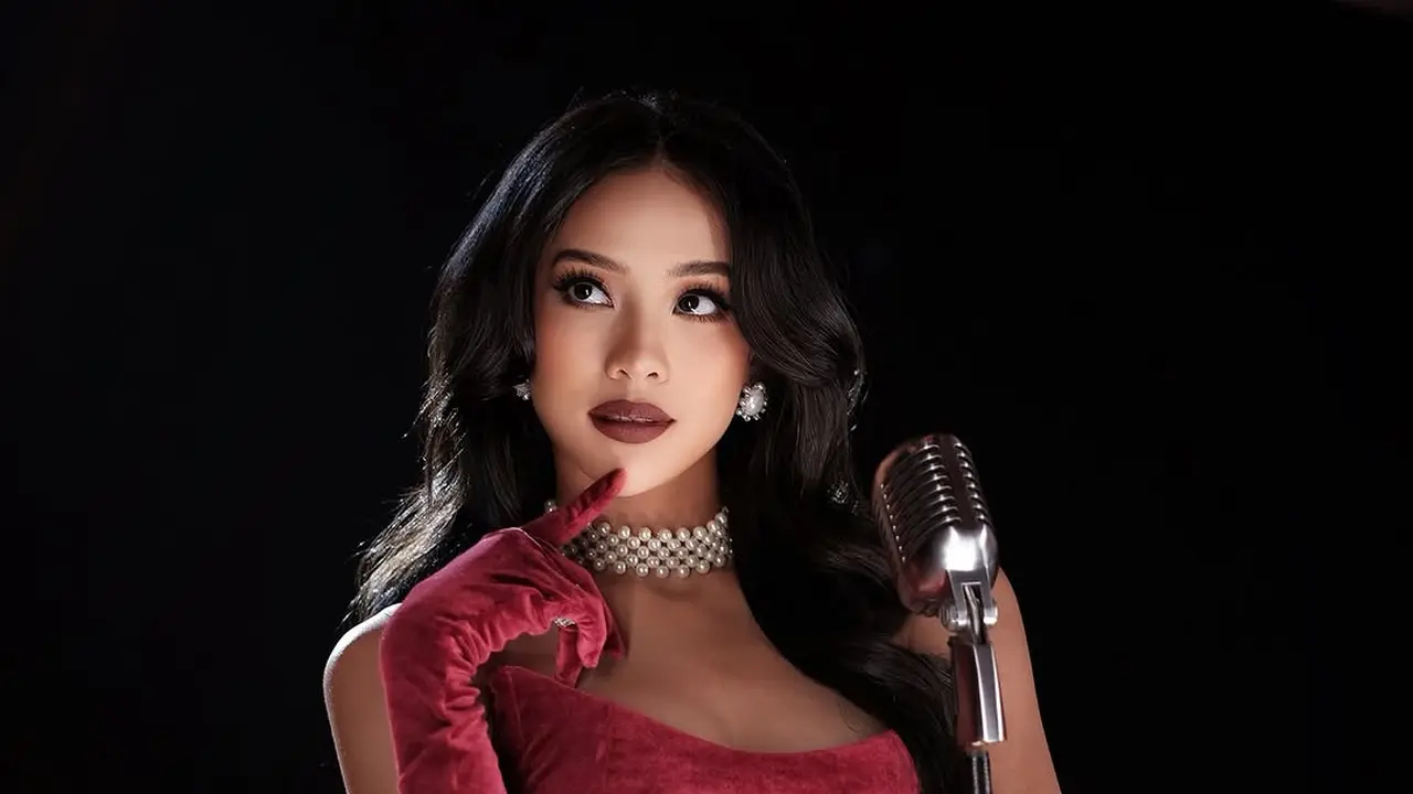 Gaya Anya Geraldine Tampil Bold dan Glamor sebagai Diva Dangdut dalam Film Terbaru