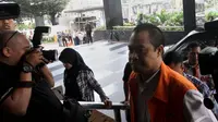 Muhtar Ependy diperiksa sebagai saksi sengketa Pilkada Palembang di MK dengan tersangka Wali Kota   Palembang non aktif Romi Herton, Jakarta, Jumat (24/10/2014) (Liputan6.com/Johan Tallo)