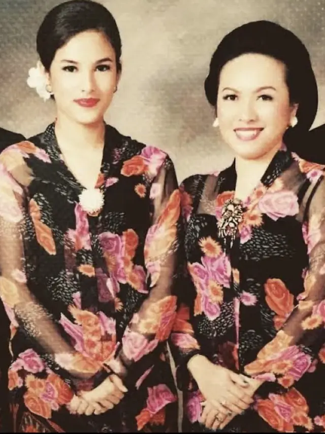 Pesona Chelsea Islan Dibalut Kebaya Putih, credit: Instagram (@chelseaislan)