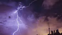 Petir menyambar di perkotaan (pexels)